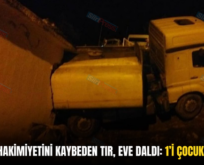 ERUH’TA HAKİMİYETİNİ KAYBEDEN TIR, EVE DALDI: 1’İ ÇOCUK 2 YARALI